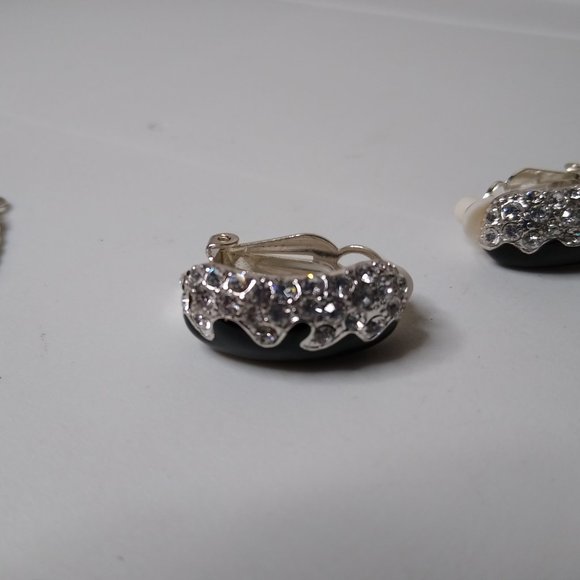 Decorative Matching Bracelet And Clip On Earring Set - Picture 8 of 16